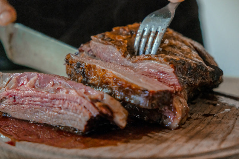 Agneau rôti aux herbes — accord mets-vins Saumur Puy Notre Dame - Enchentoir